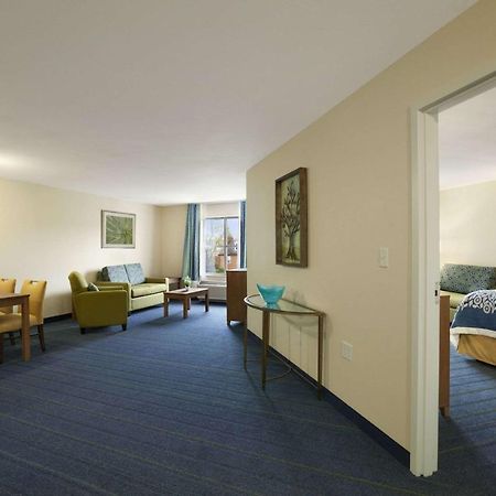 Days Inn & Suites By Wyndham Altoona Eksteriør bilde