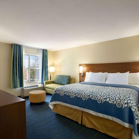 Days Inn & Suites By Wyndham Altoona Eksteriør bilde