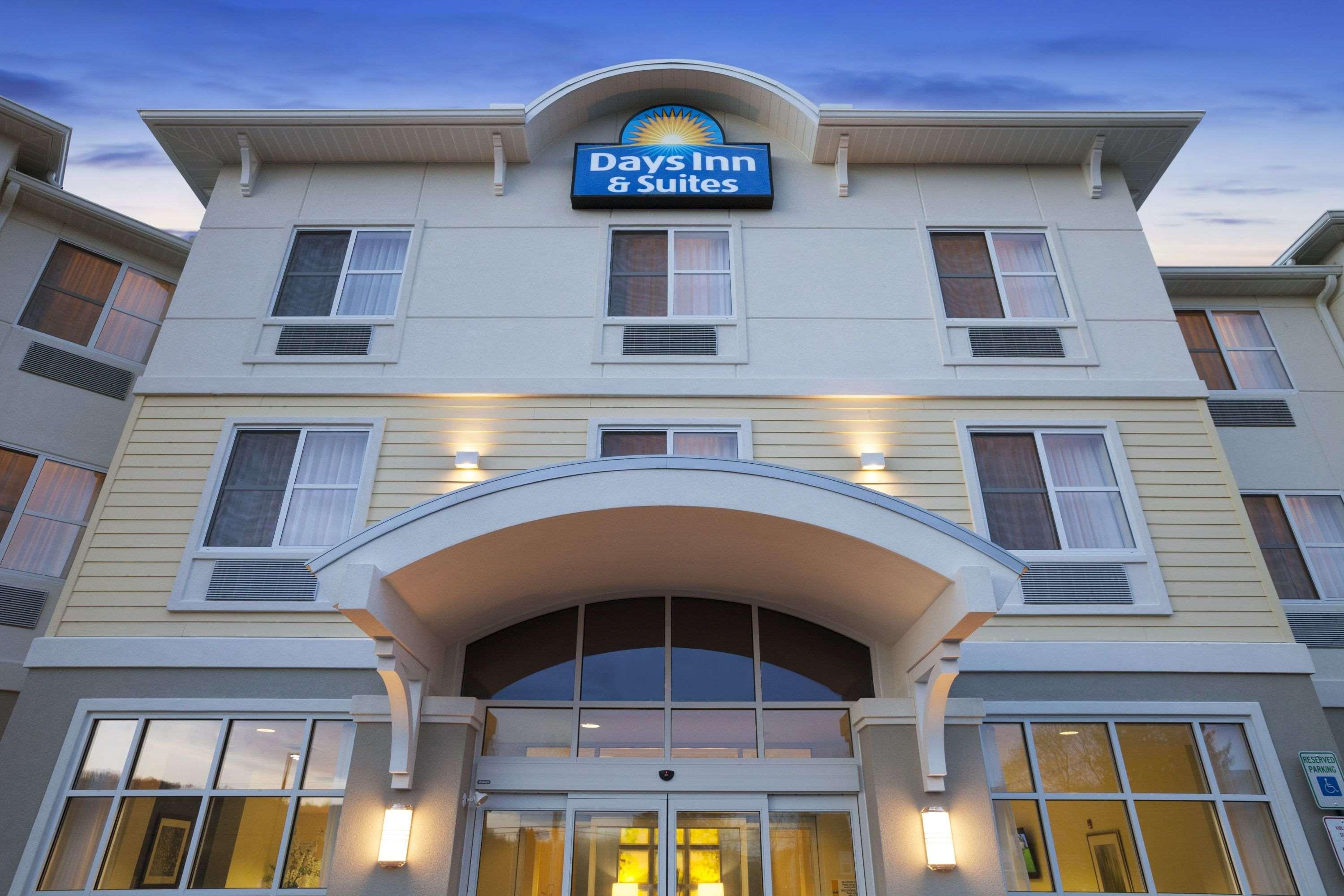 Days Inn & Suites By Wyndham Altoona Eksteriør bilde