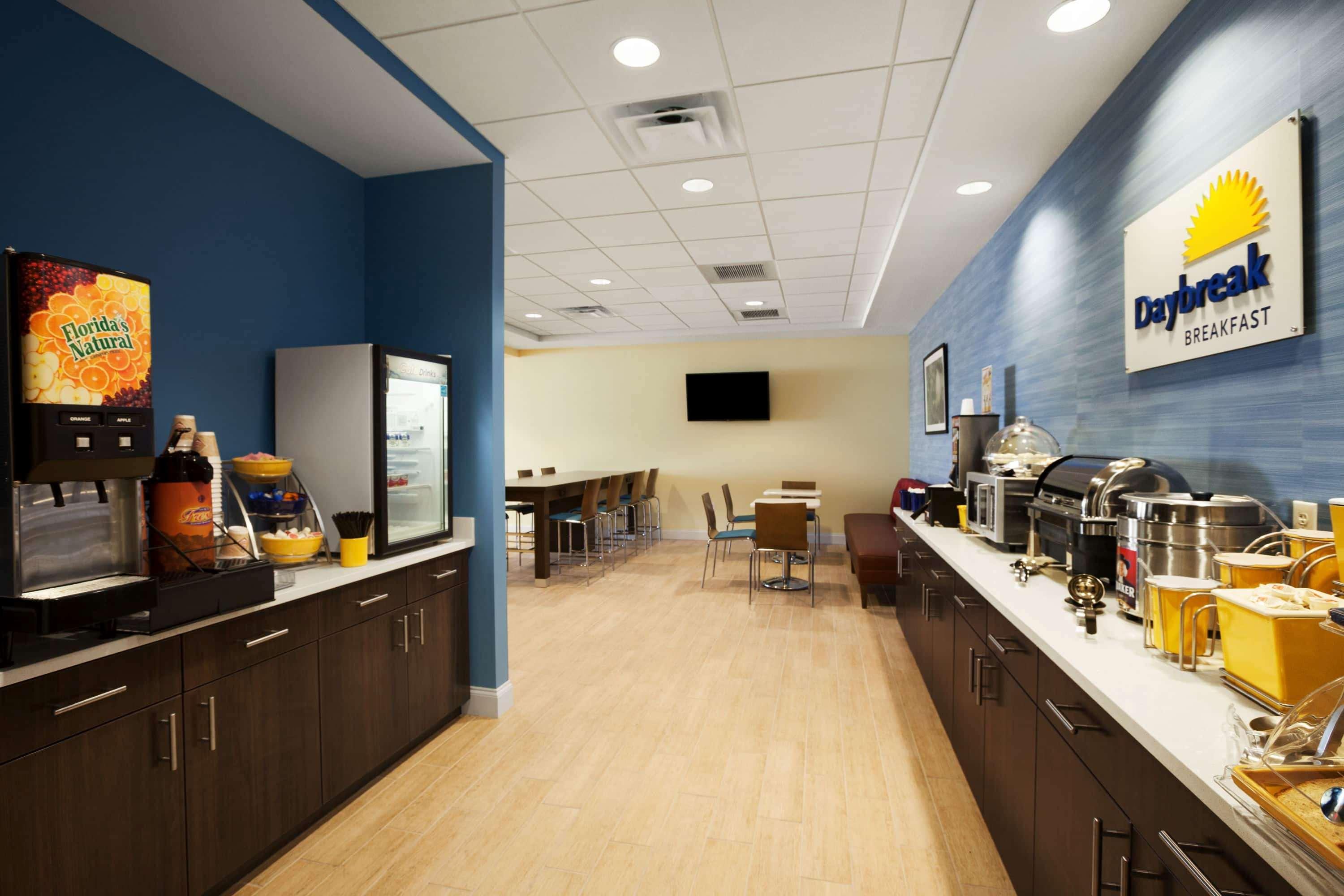 Days Inn & Suites By Wyndham Altoona Eksteriør bilde