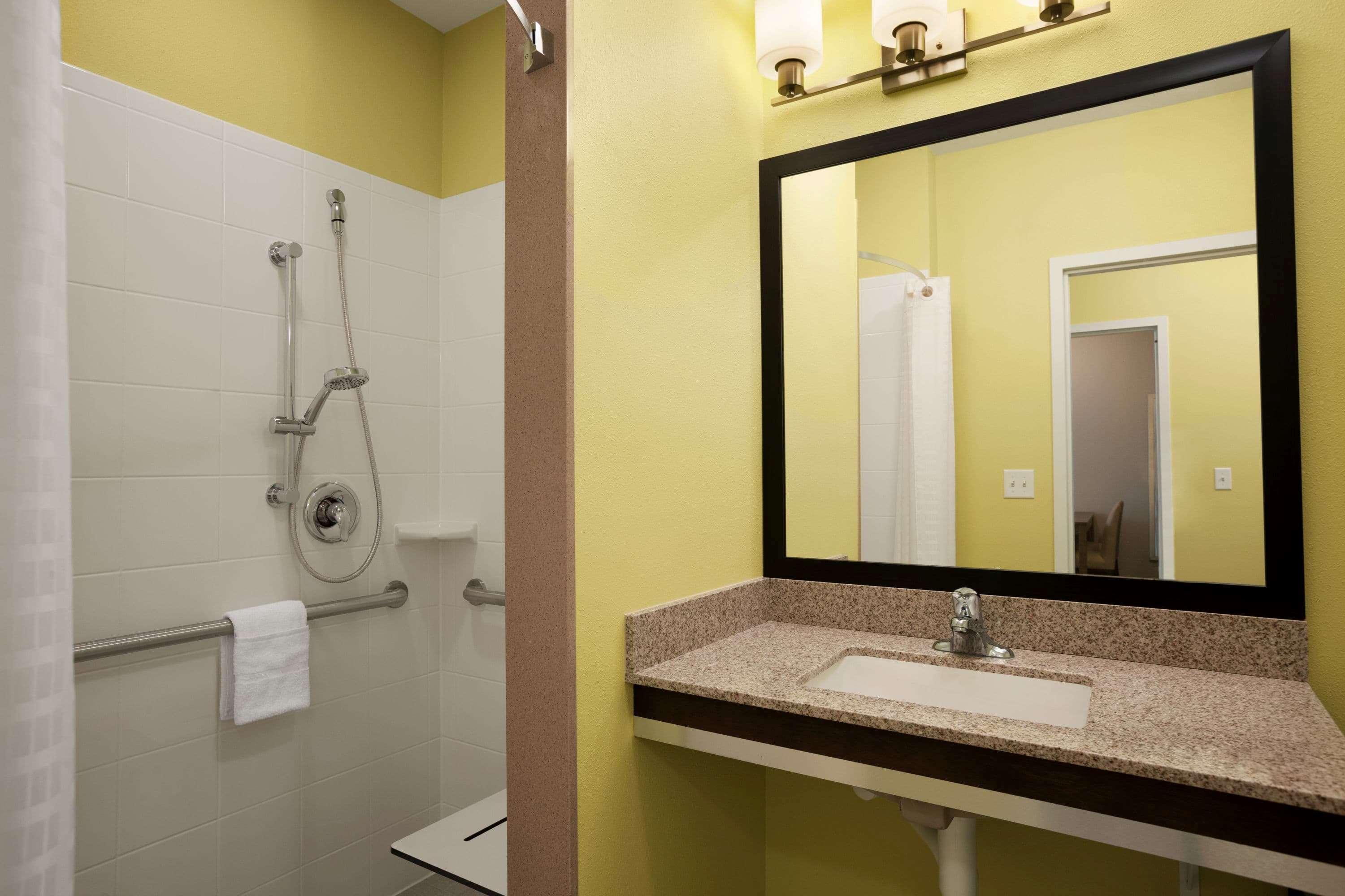 Days Inn & Suites By Wyndham Altoona Eksteriør bilde