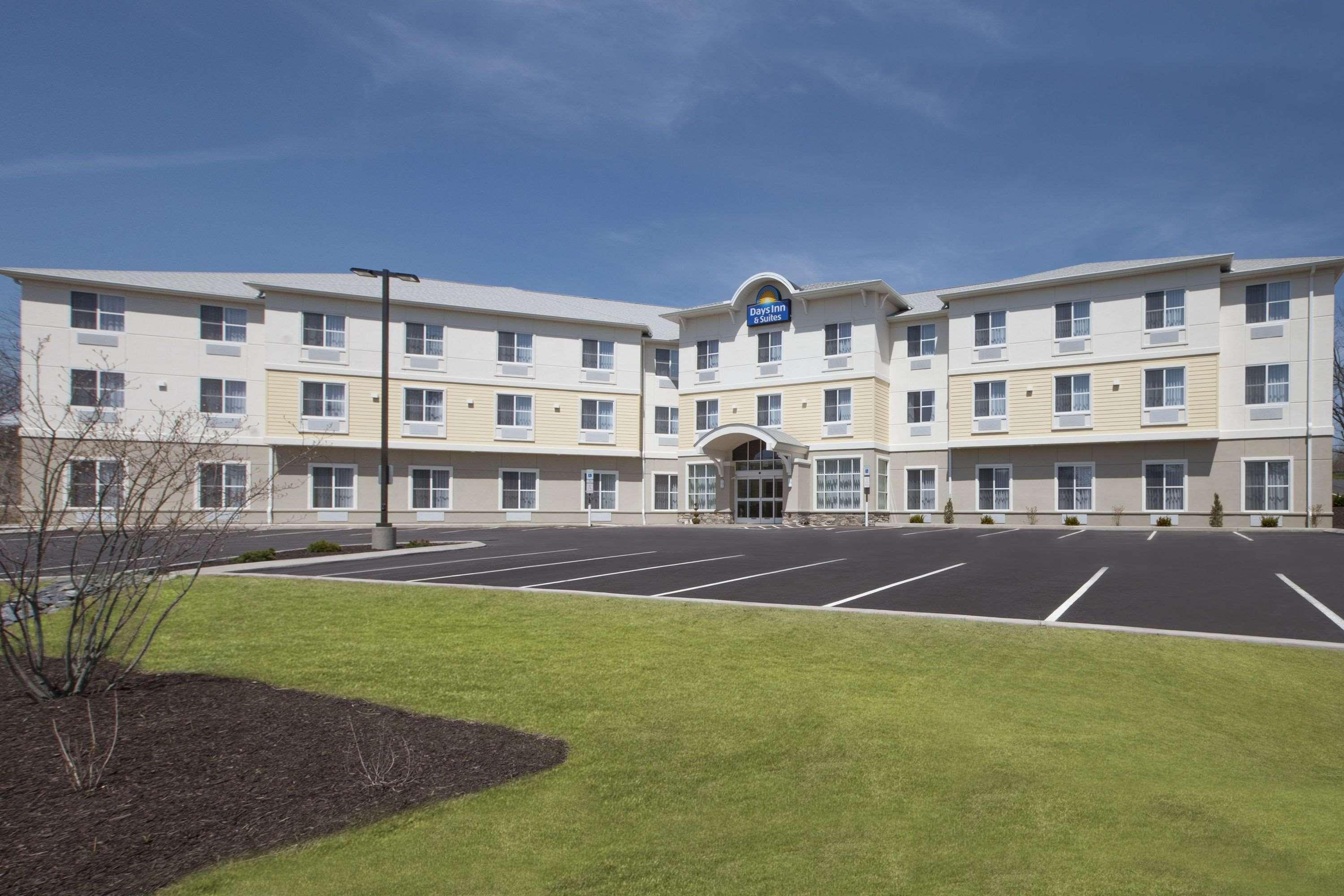 Days Inn & Suites By Wyndham Altoona Eksteriør bilde