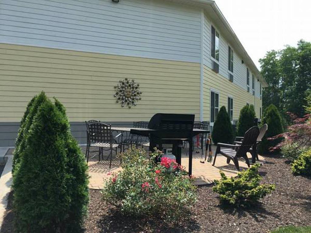 Days Inn & Suites By Wyndham Altoona Eksteriør bilde