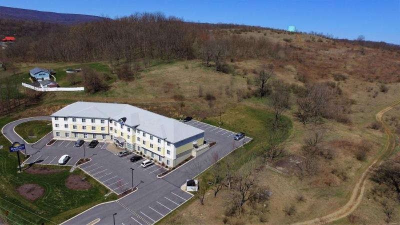 Days Inn & Suites By Wyndham Altoona Eksteriør bilde